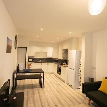 Luxe Living City Apartment - Beach, Wifi, Parking Swansea Ngoại thất bức ảnh