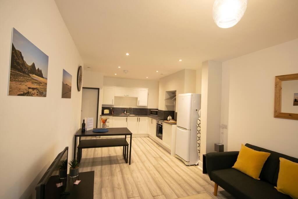 Luxe Living City Apartment - Beach, Wifi, Parking Swansea Ngoại thất bức ảnh