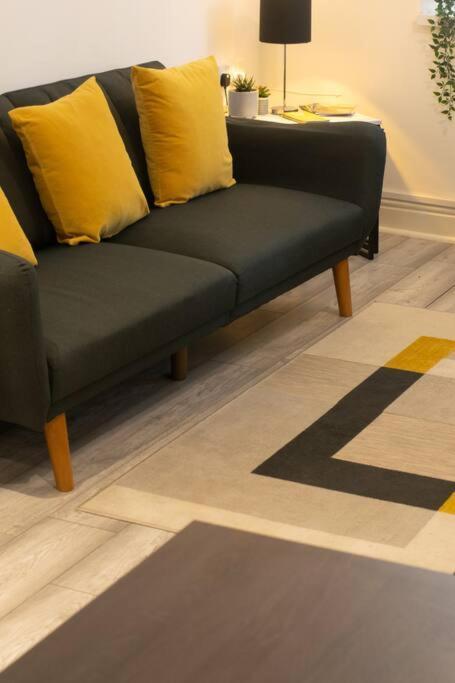 Luxe Living City Apartment - Beach, Wifi, Parking Swansea Ngoại thất bức ảnh