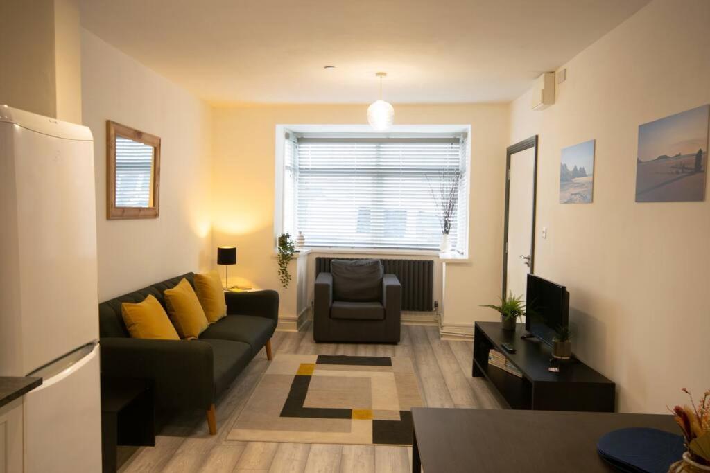 Luxe Living City Apartment - Beach, Wifi, Parking Swansea Ngoại thất bức ảnh